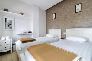 Postel nebo postele na pokoji v ubytování Jayagiri Guesthouse By Belgareti