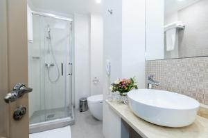 Koupelna v ubytování Grand Hotel Traian + 37 fotografií