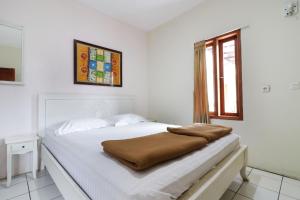 Postel nebo postele na pokoji v ubytování Jayagiri Guesthouse By Belgareti