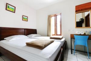 Postel nebo postele na pokoji v ubytování Jayagiri Guesthouse By Belgareti