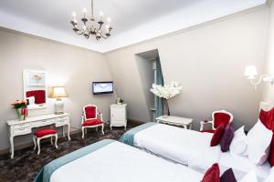 Postel nebo postele na pokoji v ubytování Grand Hotel Traian