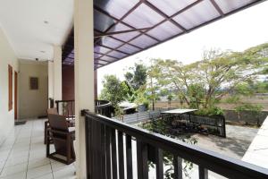 En balkong eller terrass på Jayagiri Guesthouse