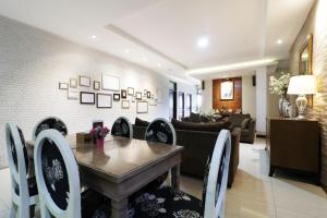 a living room with a table and chairs at Jayagiri Guesthouse in Lembang