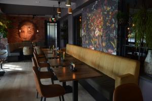 a row of wooden tables and chairs in a restaurant at Hotel Restaurant de Engel in Lisse
