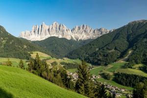 a view of a valley with mountains in the background at Villa Messner in Funes