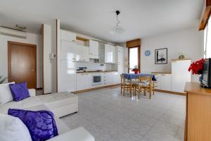 Kuchyň nebo kuchyňský kout v ubytování House Boè + 19 fotografií