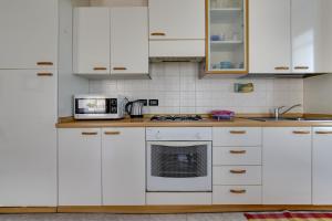 Kuchyň nebo kuchyňský kout v ubytování House Boè