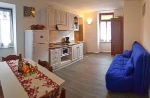 Kuchyň nebo kuchyňský kout v ubytování La Rotonda apartments by Gardadomusmea