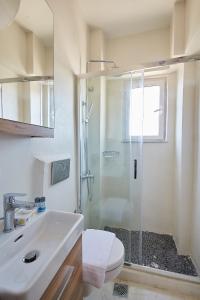 Koupelna v ubytování toStay-Unique apartment hotel in Athens center!