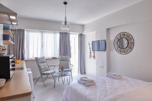 Postel nebo postele na pokoji v ubytování toStay-Unique apartment hotel in Athens center!