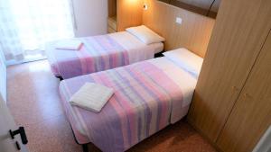 Postel nebo postele na pokoji v ubytování App4rent Saturno 4 - family apartment, wifi, parking