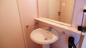 Koupelna v ubytování App4rent Saturno 4 - family apartment, wifi, parking