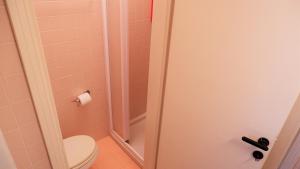 Koupelna v ubytování App4rent Saturno 4 - family apartment, wifi, parking