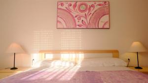 Postel nebo postele na pokoji v ubytování App4rent Saturno 4 - family apartment, wifi, parking