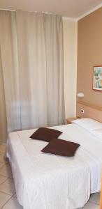 Postel nebo postele na pokoji v ubytování Hotel Astor
