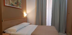 Posteľ alebo postele v izbe v ubytovaní Hotel Astor