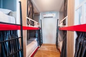 Postel nebo postele na pokoji v ubytování So Good Haad Rin Hostel