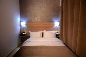 Giường trong phòng chung tại Hotel Ichbilia فندق اشبيلية