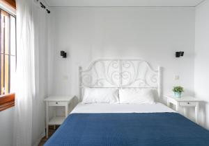 Postel nebo postele na pokoji v ubytování Villa Marina + 25 fotografií