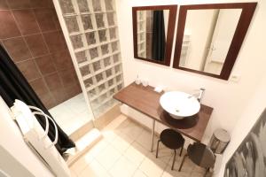 Bilik mandi di 1 Bedroom Joffre 2 mins from Palais des Festivals 263