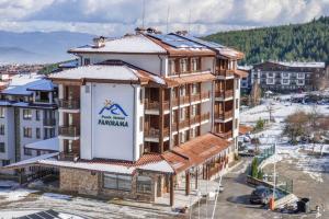 Nespecifikovaný výhled na hory nebo výhled na hory při pohledu z hotelu