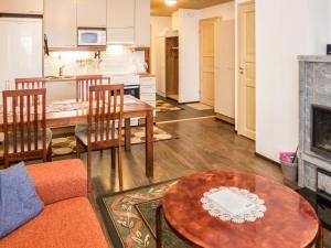 Кухня или мини-кухня в Holiday Home Länsirinne d 16 by Interhome
