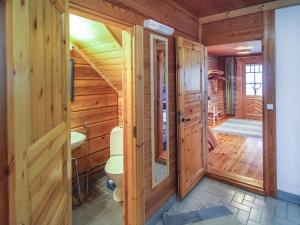 Koupelna v ubytování Holiday Home Niinimökki by Interhome