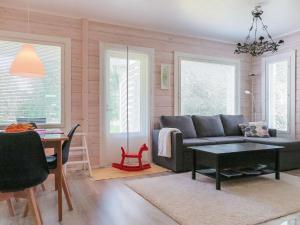 Et opholdsområde på Holiday Home Tapiska by Interhome + 15 billeder