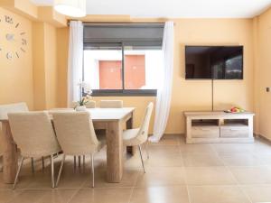 Televízia a/alebo spoločenská miestnosť v ubytovaní Holiday Home Sol Cambrils Park-6 by Interhome + 37 fotografií