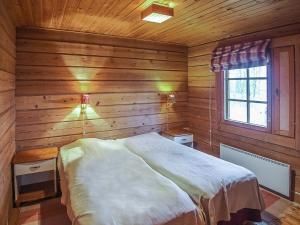 Postel nebo postele na pokoji v ubytování Holiday Home Niinimökki by Interhome