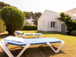 Vonkajšia záhrada v ubytovaní Holiday Home Villa Karoline by Interhome