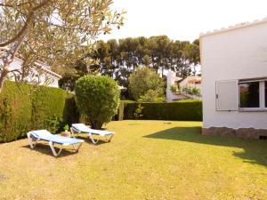 Vonkajšia záhrada v ubytovaní Holiday Home Villa Karoline by Interhome