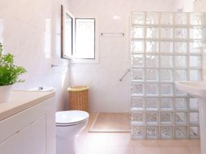 Kúpeľňa v ubytovaní Holiday Home Villa Karoline by Interhome