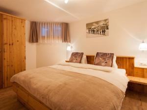 a bedroom with a large bed in a room at Apartment Apartment Bristolino by Interhome in Saas-Fee