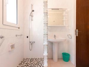 Kúpeľňa v ubytovaní Holiday Home Villa Karoline by Interhome