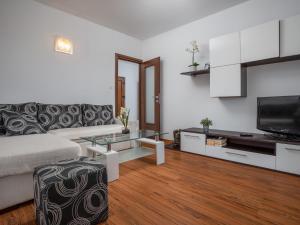 Zdjęcie z galerii obiektu Apartment Heidi-1 by Interhome w mieście Nova Vas