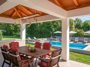 Bazén v ubytování Holiday Home Casetta Filip by Interhome nebo v jeho okolí