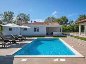 Bazén v ubytování Holiday Home Casetta Filip by Interhome nebo v jeho okolí