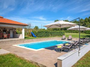Bazén v ubytování Holiday Home Casetta Filip by Interhome nebo v jeho okolí