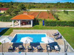 Bazén v ubytování Holiday Home Casetta Filip by Interhome nebo v jeho okolí