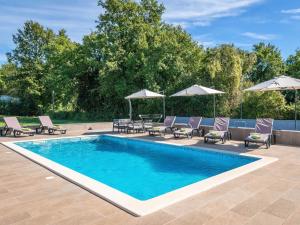 Bazén v ubytování Holiday Home Casetta Filip by Interhome nebo v jeho okolí