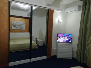 A bed or beds in a room at Marilyn