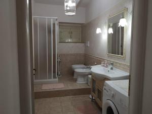 A bathroom at Marilyn Még 15 kép