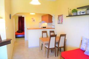 Kuchyň nebo kuchyňský kout v ubytování Zorbas Beach Village Hotel