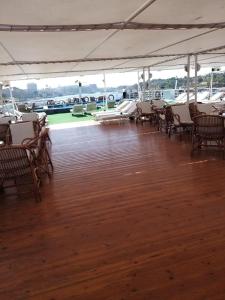 King Tut I Nile Cruise - Every Monday 4 Nights from Luxor - Every Friday 7 Nights from Aswan餐厅或其他用餐的地方