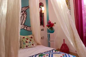 A bed or beds in a room at Beit Matta Még 28 kép