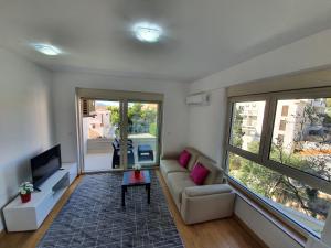 Posezení v ubytování AS Apartments Rafailovici