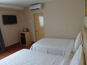 Postel nebo postele na pokoji v ubytování Metro Hotel @ KL Sentral