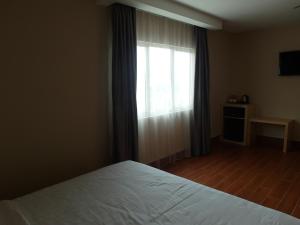 Postel nebo postele na pokoji v ubytování Metro Hotel @ KL Sentral