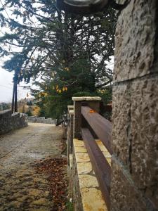 Fotografie z fotogalerie ubytování Dandy Villas Agoriani - Chalet Ivoni - Fireplace v destinaci Eptalofos